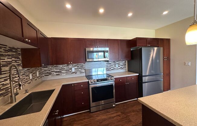 Welcome to the second city of Kapolei. This stunning 3 bedroom, 2 bathroom home located in the desirable community of Kapolei, HI
