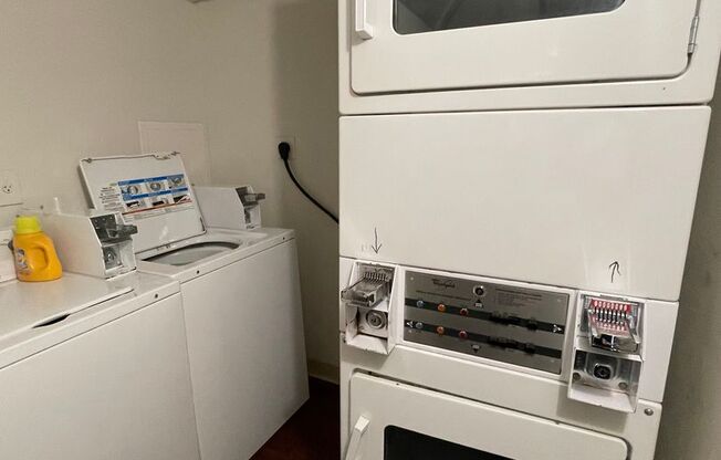 Studio, 1 bath, 10 sqft, $775, Unit 2R