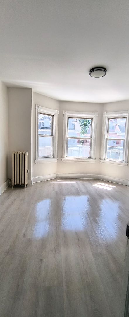 146 HOFFMAN AVE