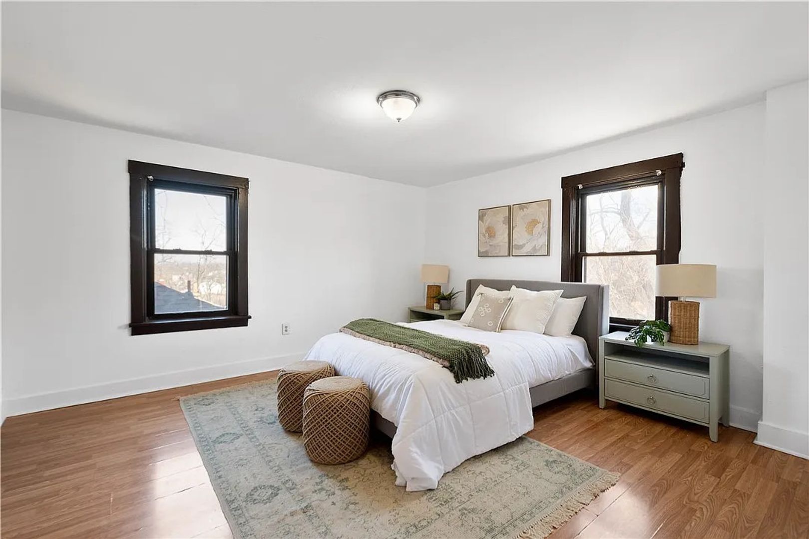 3 bed 1 bathroom - central air, outdoor space, laundry
