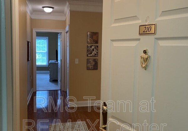 1 bed, 1.5 baths, 1,025 sqft, $1,595