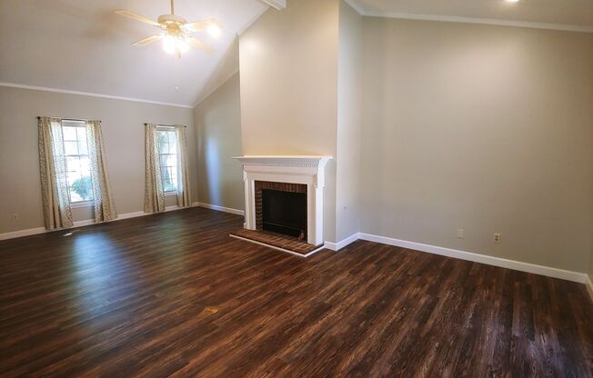 Welcome Home to 2112 Hinson #4 Little Rock, for rent - *Please read the full description*