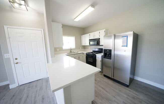 2 beds, 2 baths, $1,395, Unit Building 7 -Clark County-