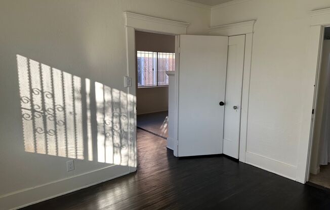 2 beds, 1 bath, $2,395, Unit 2030 S 3rd Ave