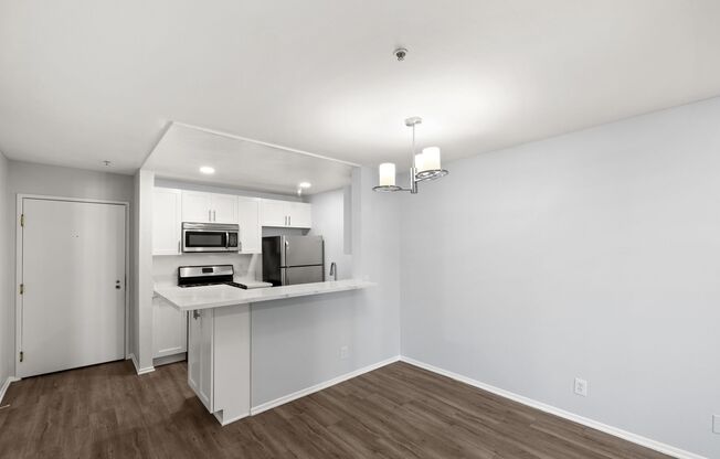2 beds, 2 baths, 850 sqft, $2,848, Unit 402