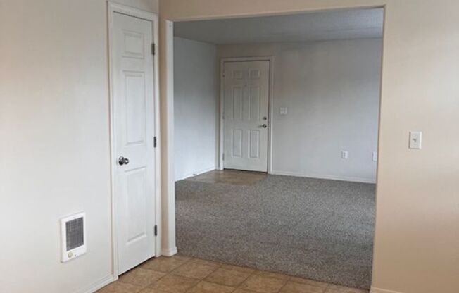 2 beds, 1 bath, 800 sqft, $1,395, Unit 465-04