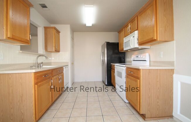 4 beds, 2 baths, $1,375