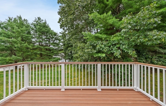 4 KNOLLWOOD CT