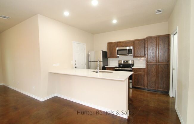 3 beds, 2 baths, $1,395, Unit Unit B