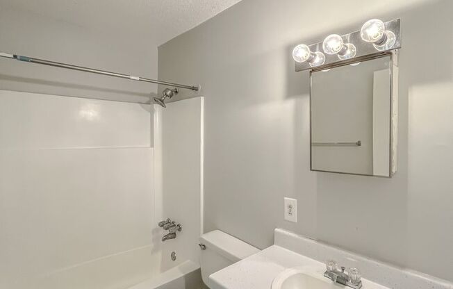 2 beds, 1.5 baths, 850 sqft, $1,195, Unit 16C