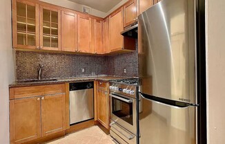 1 bed, 1 bath, $3,500, Unit 2R