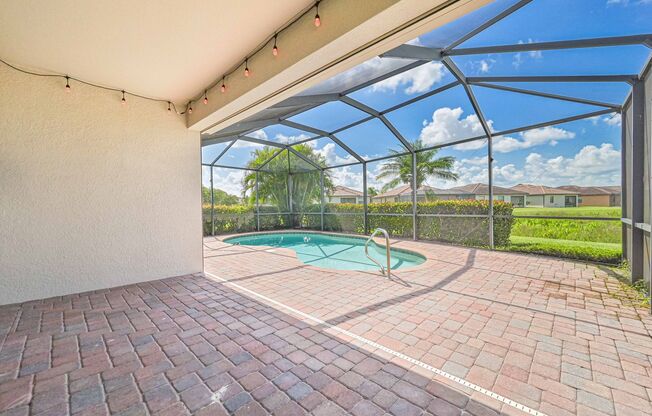 NOW AVAILABLE - Single Family Home with POOL in Fort Myers