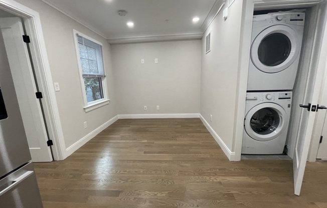 2 beds, 1 bath, 700 sqft, $3,800, Unit 2