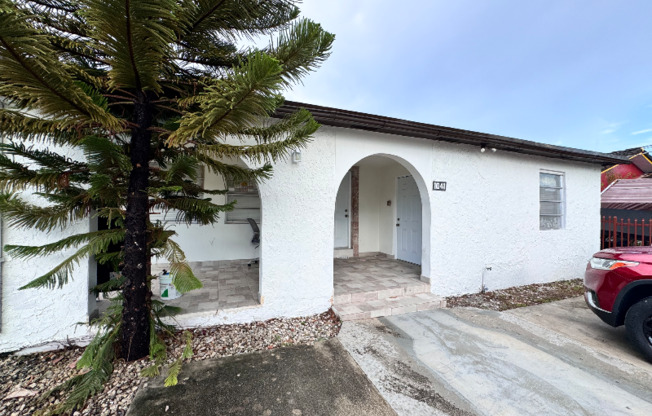 1041 NW 32 PL