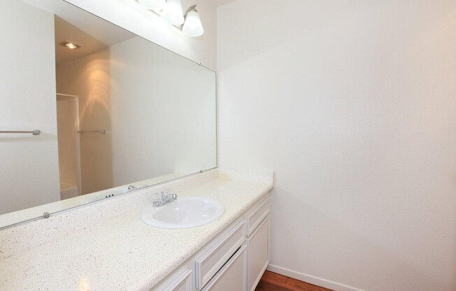 2 beds, 1 bath, $2,195, Unit 05