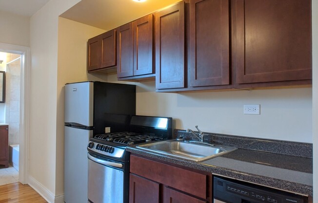 818 W Diversey Ave