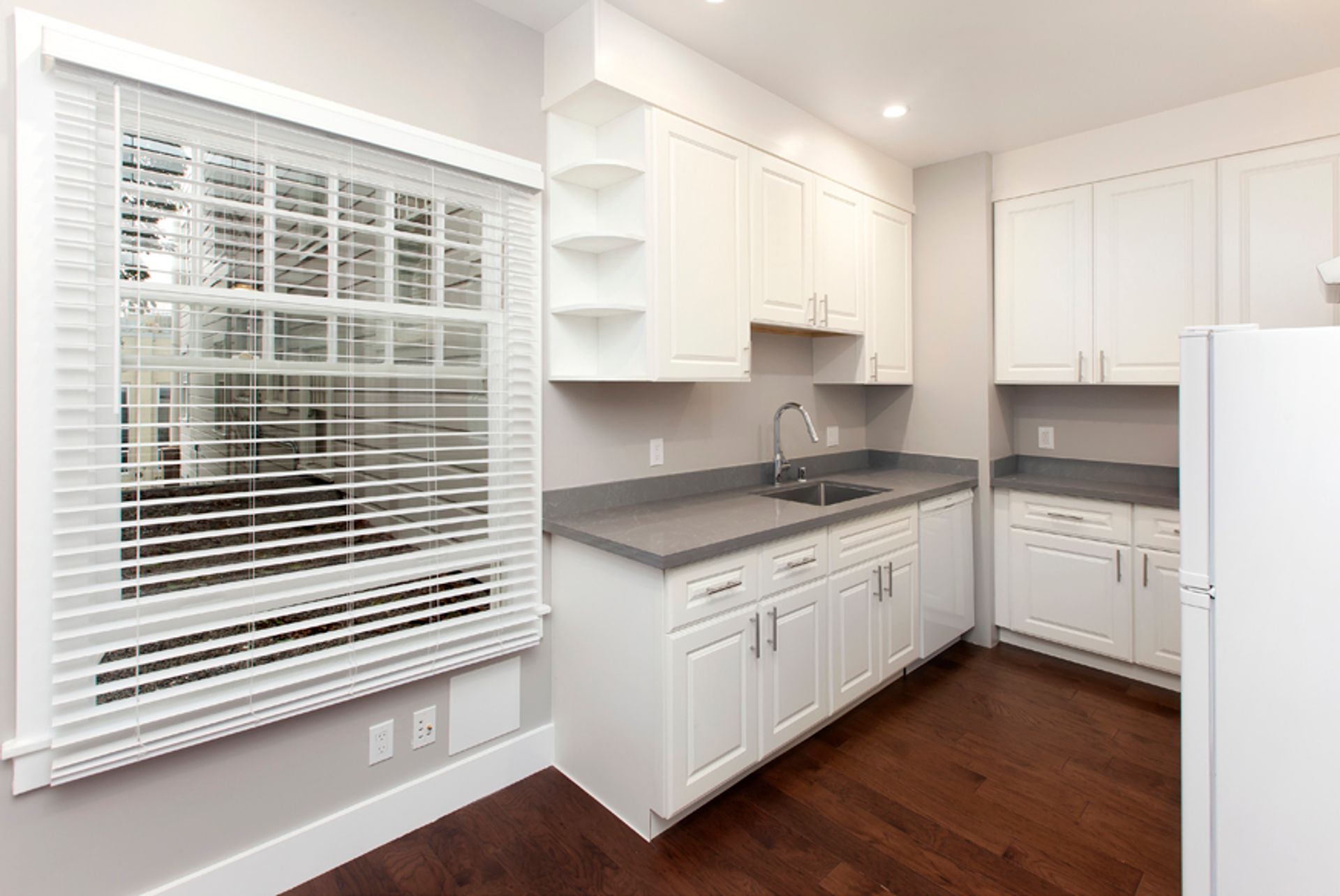 Lower Haight: Recently Renovated Studio w/ Office, Dishwasher & Shared Yard