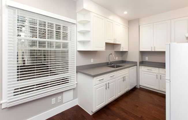 Lower Haight: Recently Renovated Studio w/ Office, Dishwasher & Shared Yard