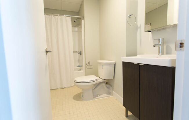 2 beds, 1.5 baths, 985 sqft, $2,350, Unit 0201