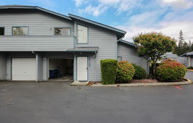 Charming 2 bedroom 1 bath townhome in Federal Way