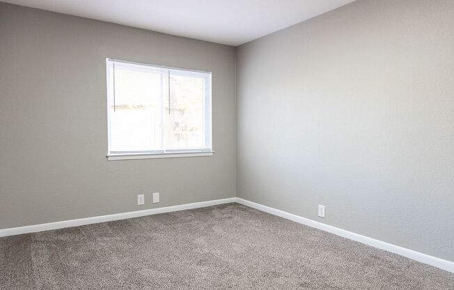 3 beds, 1.5 baths, 960 sqft, $1,250, Unit C1