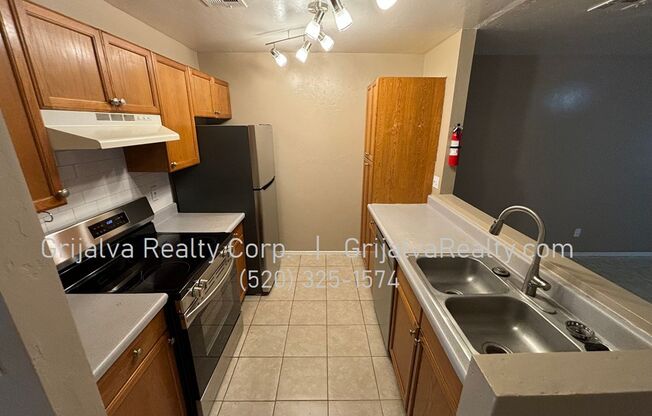 3 beds, 2 baths, 1,000 sqft, $1,295, Unit 04