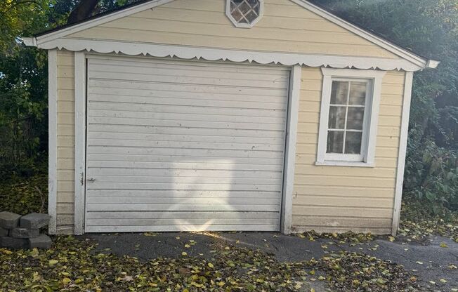 Perfect ranch in great Farmington hills neighborhood.