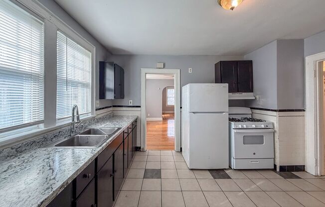 2 beds, 1 bath, 574 sqft, $1,995, Unit 257 Sheffield Ave Unit 1