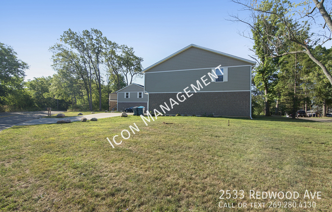 2533 REDWOOD AVE