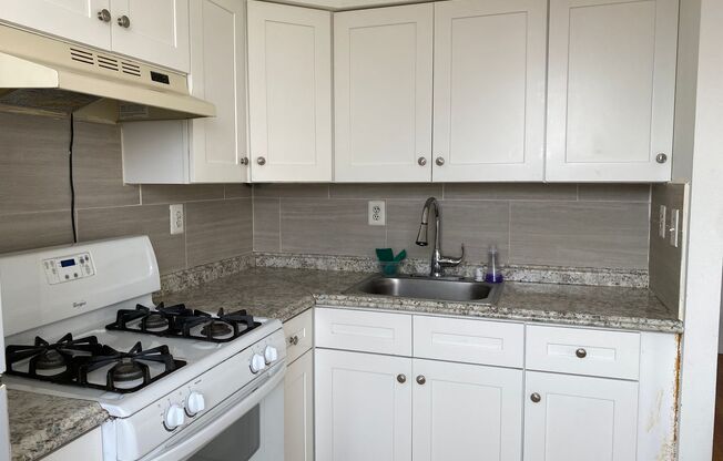 2 beds, 1 bath, $1,540, Unit 648 N 33rd St B - Whole Unit