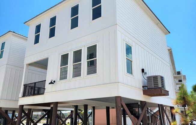 New 2 bedroom/3 bath Beach Cottage in Gulf Shores