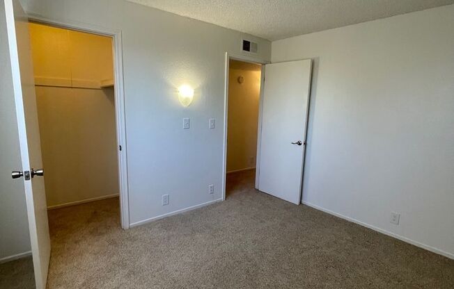 2 beds, 1 bath, 750 sqft, $1,099, Unit 18