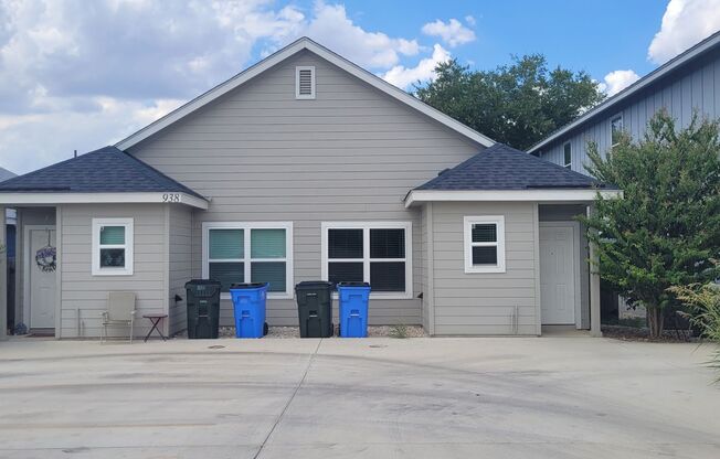 Charming & Spacious Duplex Retreat in Seguin!