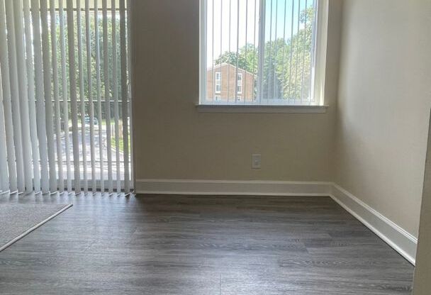 3 beds, 2 baths, 1,152 sqft, $2,300, Unit 14201 304
