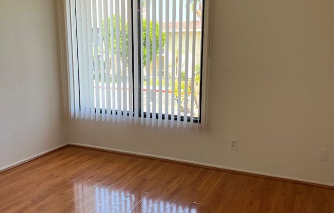 2 beds, 1 bath, $2,750