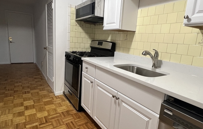 1 bed, 1 bath, 500 sqft, $1,900, Unit 1R