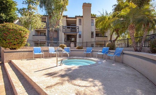 Resort style hot tub