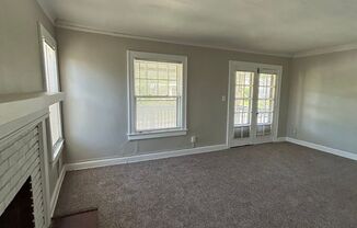 2 beds, 1 bath, 780 sqft, $1,195, Unit 5302 Charlotte St.