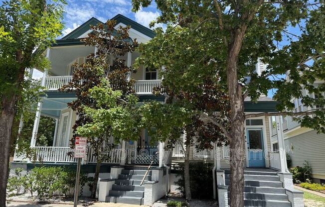 402 E PARK AVE
