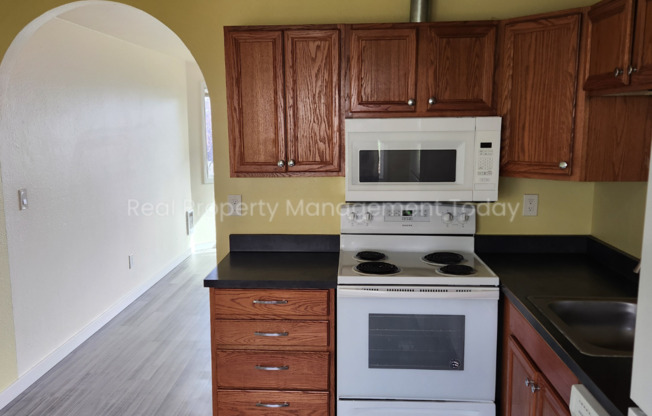 2 beds, 1.5 baths, 826 sqft, $1,650, Unit Unit B