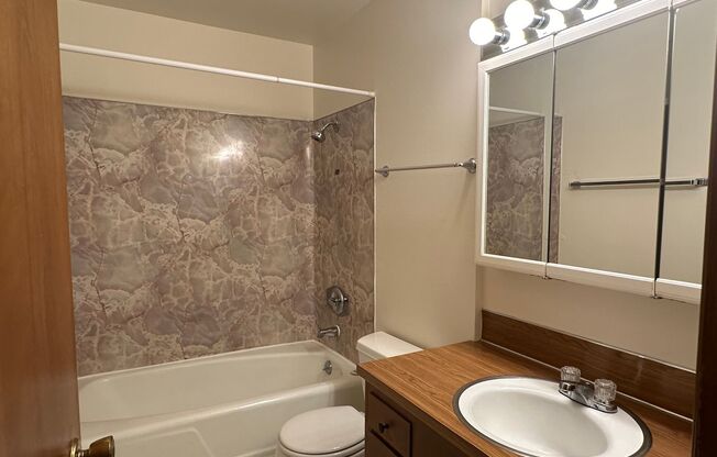 2 beds, 1.5 baths, $1,525, Unit 1