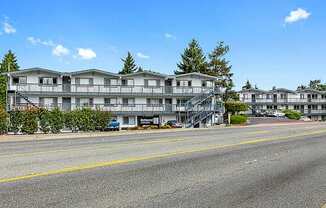 Exterior Landscape at Kentwood Apartments, Kent