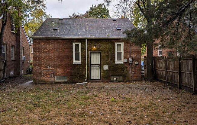 16724 Rutherford St - 2 BEDS & 1 BATH FOR RENT!