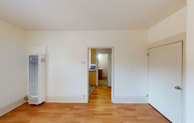 1832 Fruitvale ave!  Comfortable Living in the Heart of Fruitvale