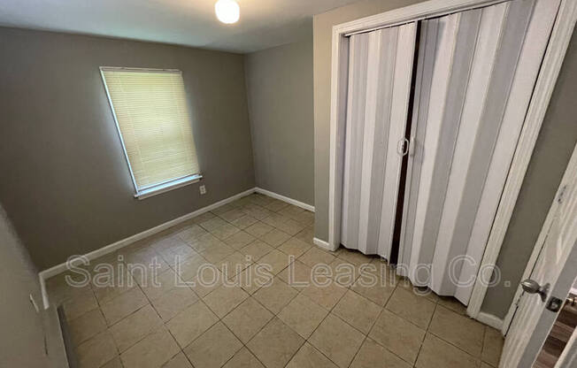 3 beds, 1 bath, 897 sqft, $1,150