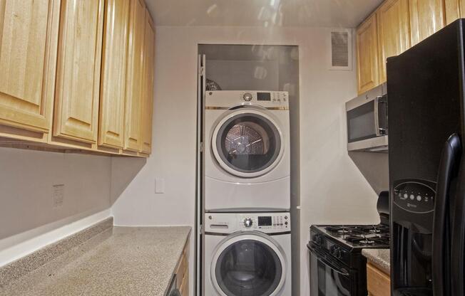 2 beds, 2 baths, 1,090 sqft, $6,700, Unit 27-E