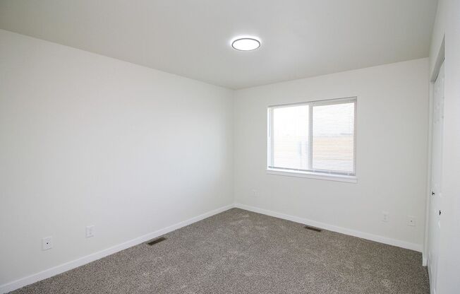 3 beds, 2.5 baths, 1,268 sqft, $1,735, Unit 4015-02