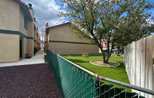 2 beds, 1.5 baths, $1,595, Unit Unit G