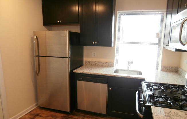 2 beds, 1 bath, $1,650, Unit 4748 #2S