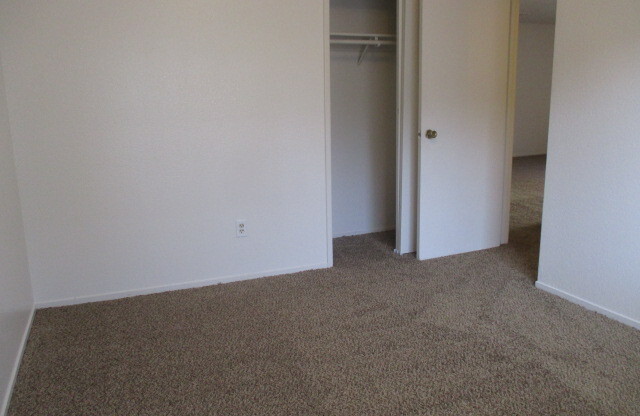 2 beds, 1 bath, $1,275, Unit 1585